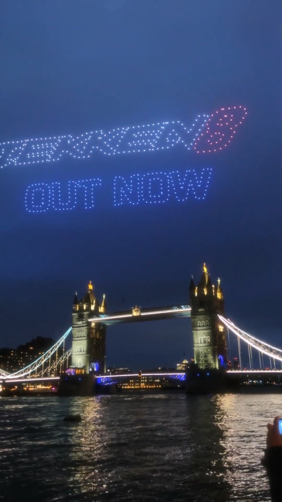 庆祝《铁拳8》在英国发售 伦敦塔桥精彩无人机表演