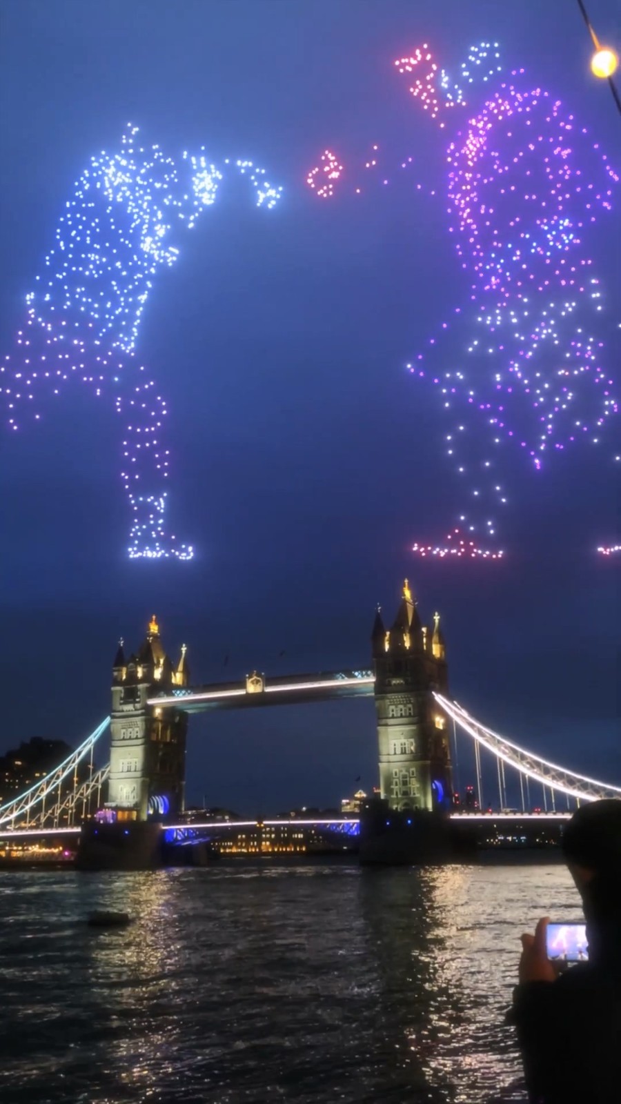 庆祝《铁拳8》在英国发售 伦敦塔桥精彩无人机表演